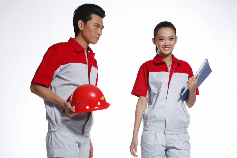 工廠(chǎng)工作服有怎樣的性能和它的重要性?